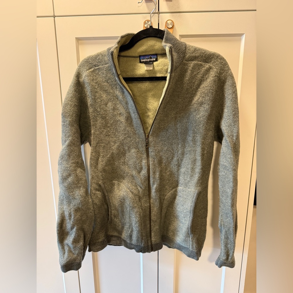 100% wool patagonia zip sweater